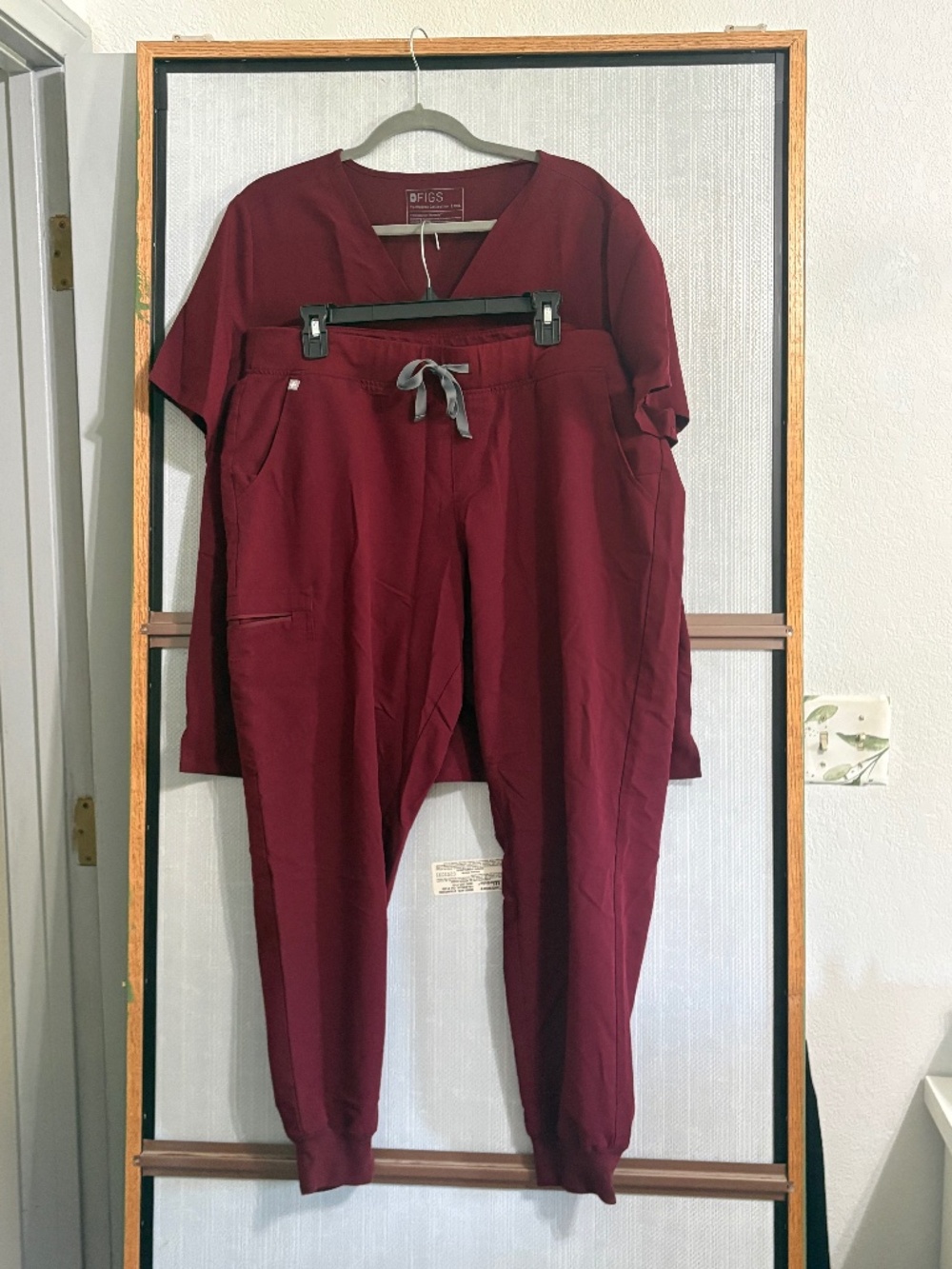 FIGS Technical Collection Burgundy Scrub Set Zamora Joggers XXL